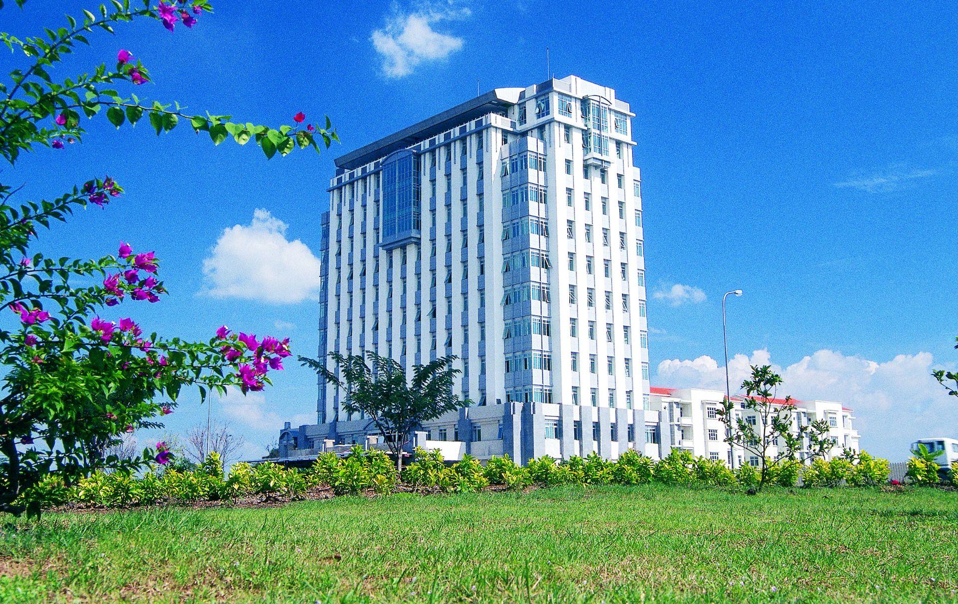 ting-building01-a1b4b0bd-e4b9-4cc2-a4d6-f7a723c34c54.JPEG