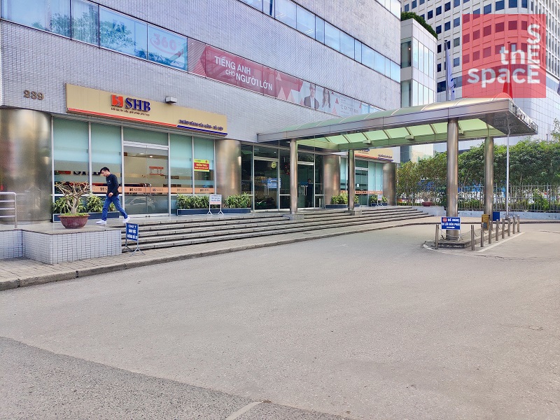 vao-toa-nha-hitc-xuan-thuy-1751438724.jpg