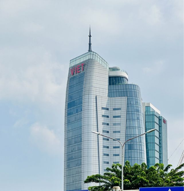 WHISKYCOGNAC Tower